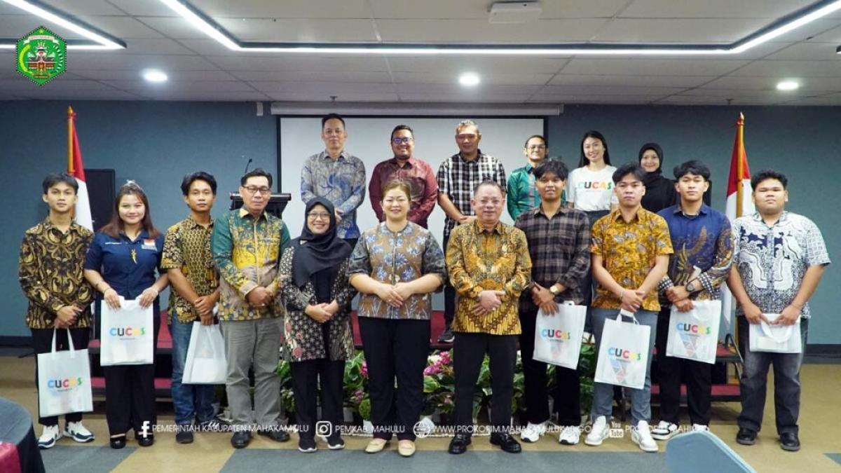 Bupati Mahakam Ulu Lepas Tujuh Mahasiswa Penerima Beasiswa Indonesia Emas ke China